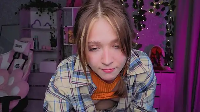 luna cross online show from April 11, 7:45 am