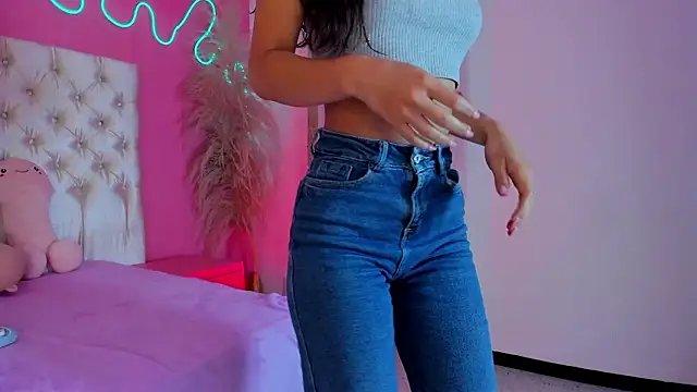 Julieta Cortes   online show from March 10, 11:58 am