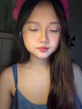 Alice1818 online show from December 4, 6:30 pm