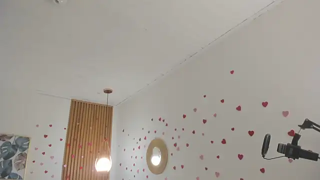 TiffanyWright online show from March 6, 1:39 pm