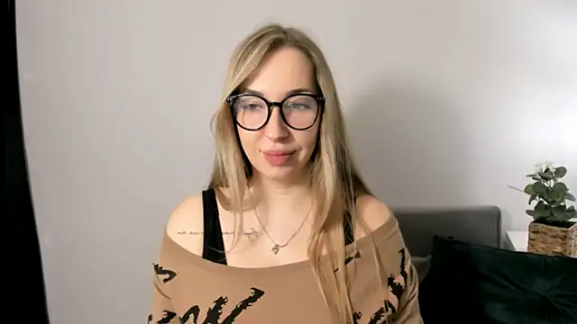 AriaDesire online show from March 20, 8:08 am