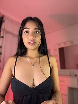 lina pink online show from April 15, 1:50 am