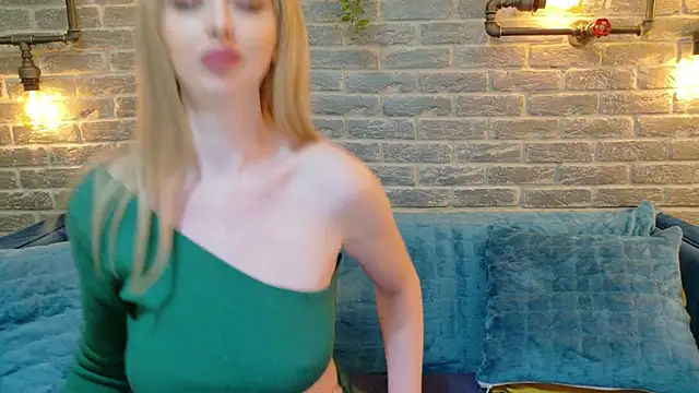 LisaCaprice online show from March 28, 9:09 am