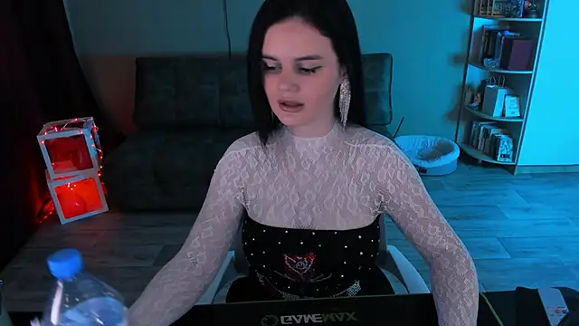 Lora Cain online show from February 24, 10:25 am