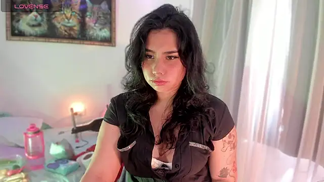 kiki cavilll online show from April 16, 4:06 pm