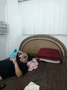 Milfvalesk online show from February 9, 11:45 am