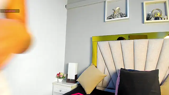vahiolet fuentes online show from August 2, 3:09 am