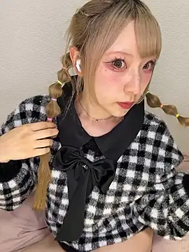 alice  1111 online show from April 13, 1:01 pm