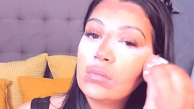 AmyCubes online show from April 14, 11:21 am