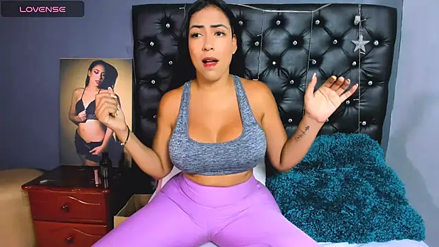 catalinamuss  online show from March 24, 4:56 pm