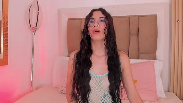 Clarisse28 online show from February 15, 7:35 pm