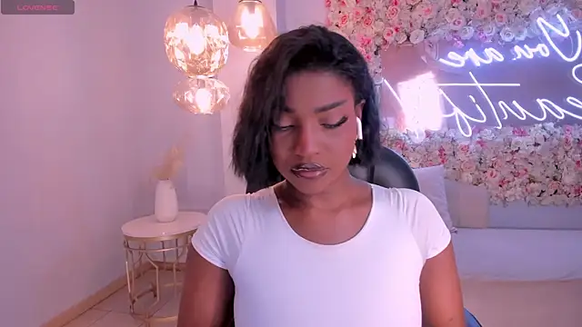 SavannahStorm online show from March 31, 1:00 pm