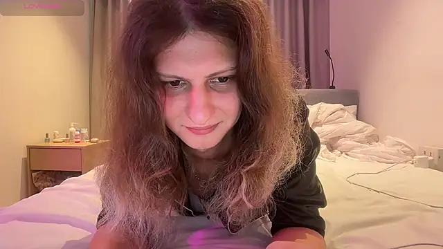 Alice Pinkhead online show from April 7, 9:11 am