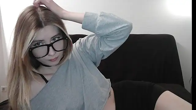 ErikaShyy online show from March 10, 12:20 pm