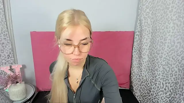 KristyHoney online show from December 20, 8:40 am