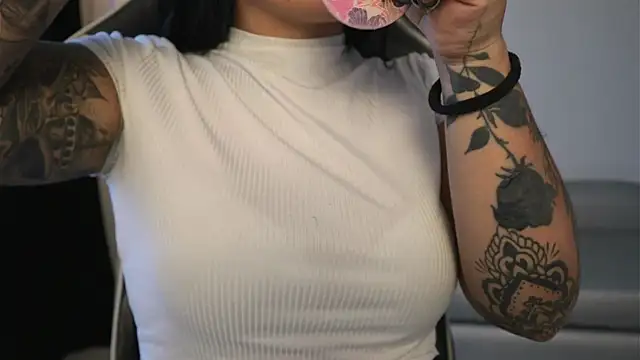 ashleyvalirya online show from April 9, 7:41 pm