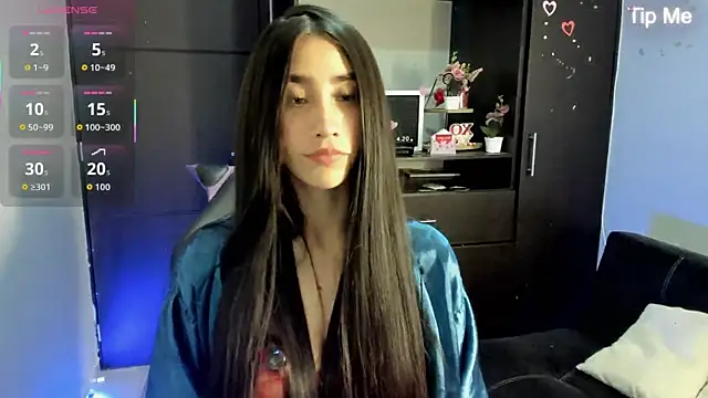 Emilytafur online show from June 22, 11:35 pm