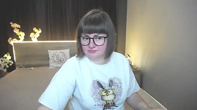 ZannaDreil online show from April 18, 11:35 am