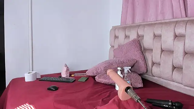 Roxy-Smith online show from April 9, 10:59 pm