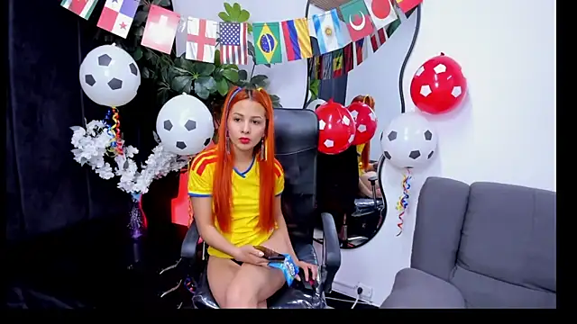 Paris Petit online show from June 18, 12:01 am