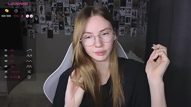 littlevildevil online show from April 5, 10:03 am