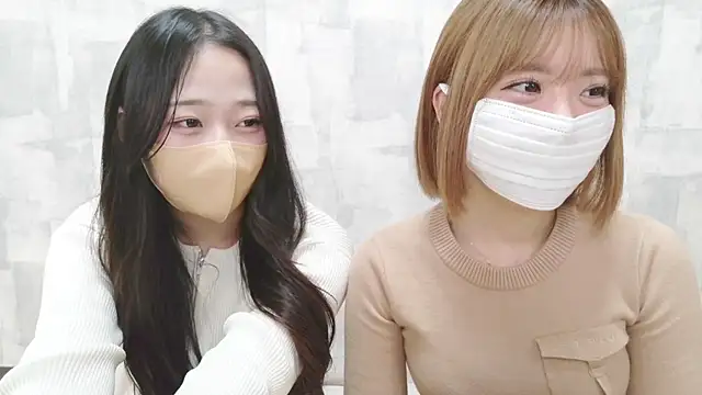 LOVE MOMO LOVE online show from April 10, 12:00 pm