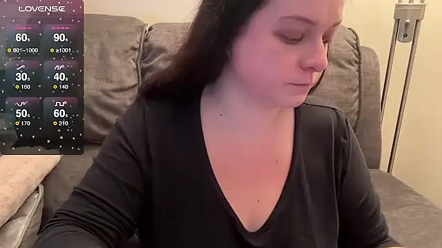 NaughtyWifeUK online show from April 16, 6:14 am