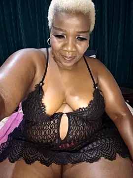 dirasweetlipsxx online show from April 13, 8:20 pm