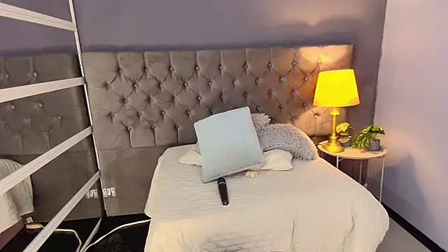 LanaBigTitties online show from November 6, 9:42 pm