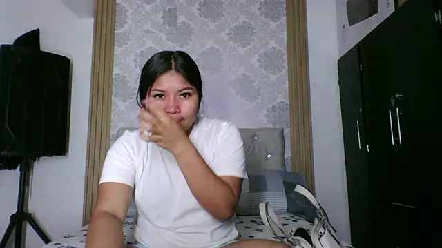 JenniferChian online show from January 17, 4:14 pm