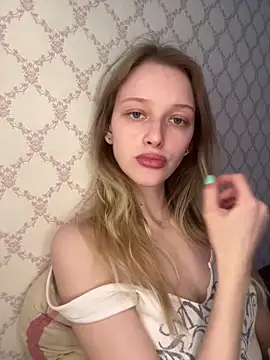 Evvie Summn1 online show from April 16, 8:36 am