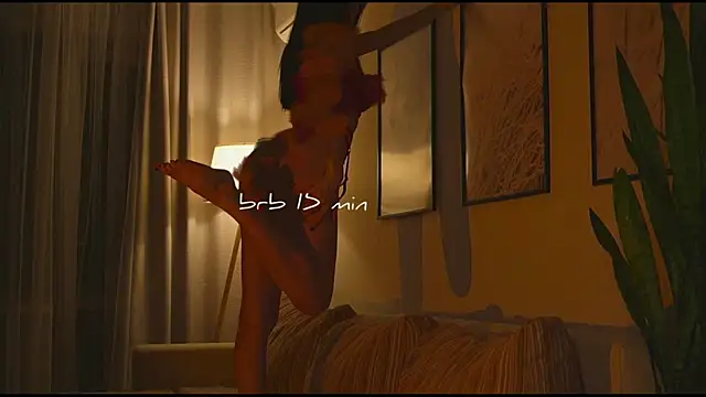 wowmolly online show from April 16, 2:50 pm