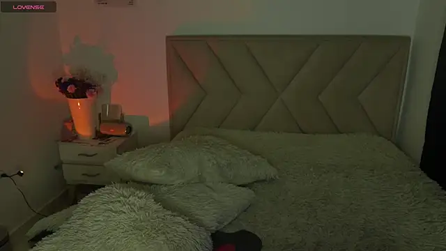 Bonnieshyy online show from June 14, 4:13 am
