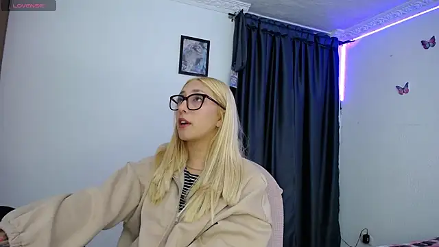 Soffy-brooks online show from April 12, 3:09 am