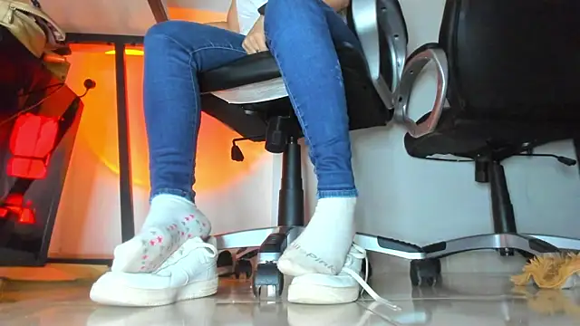 alma fenix online show from April 9, 11:59 am