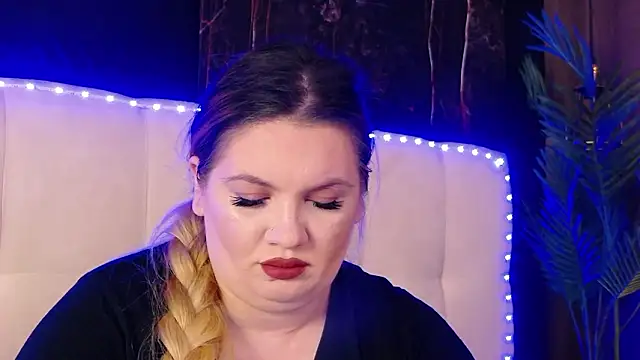 MelanieBrownn online show from March 7, 6:20 am