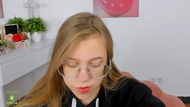 LayriantaVee online show from October 11, 6:29 am