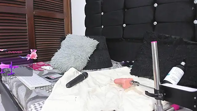 Selenakyle92  online show from July 31, 9:27 pm