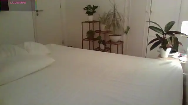 yournextdoorhottie online show from March 29, 11:04 pm