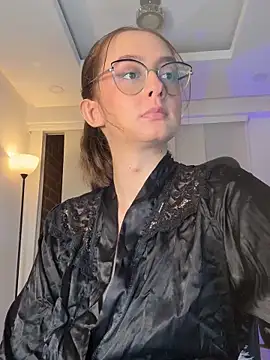 nicollefiorett online show from March 16, 12:13 am