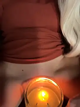 EllaSnow online show from March 12, 8:17 am