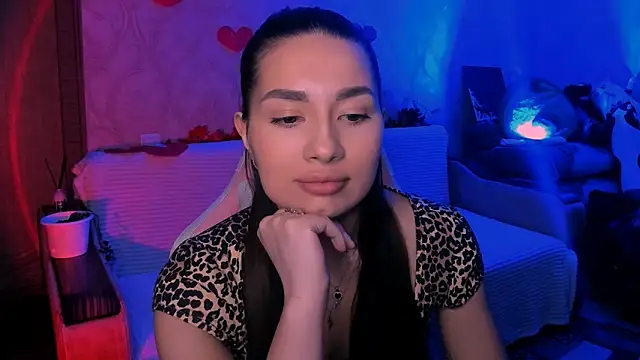 Swee Alicee online show from March 9, 5:38 pm