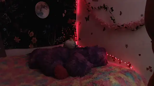 Emillyy m online show from April 6, 10:55 pm