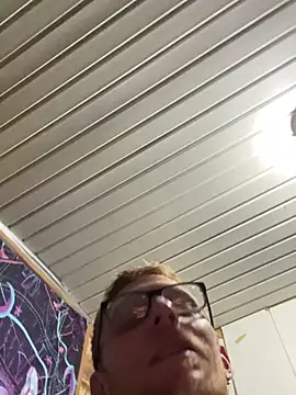 luv2cum7491 online show from October 4, 12:49 am