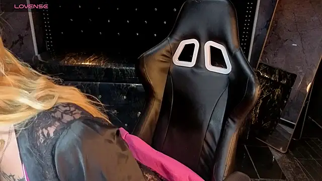 Kitty fox b online show from April 20, 8:01 pm