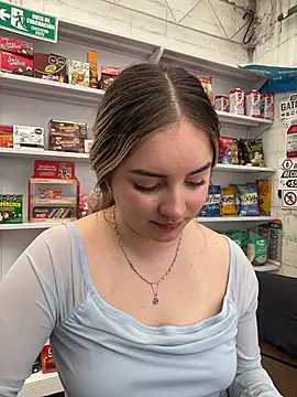 imlindapink online show from April 16, 8:19 pm