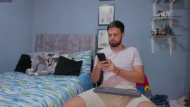 ETHAN ADAM online show from March 30, 8:52 pm