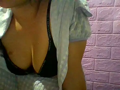 Mimi18x online show from June 29, 10:15 am