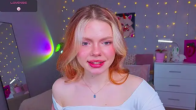 Red  Candy online show from April 12, 11:02 am