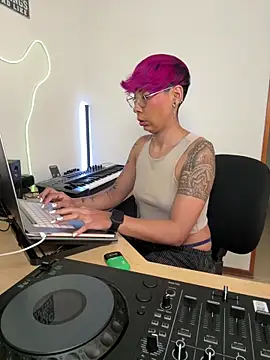 MiaMorgan  online show from April 21, 2:02 pm